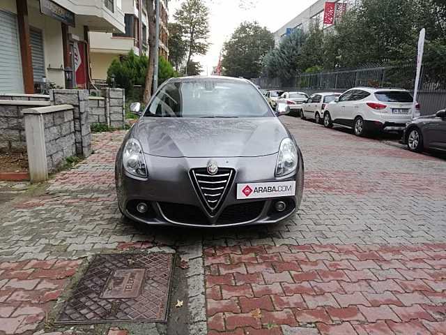 2015 Model 2. El Alfa Romeo Giulietta 1.6 JTD Distinctive - 88140 KM