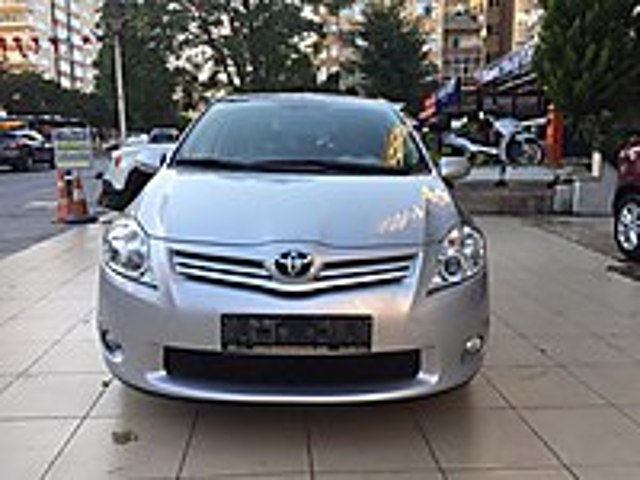 SERVİS BAKIMLI ORJİNAL 96.000 KM DE TAM OTOMATİK ELEGANT Toyota Auris 1.6 Elegant