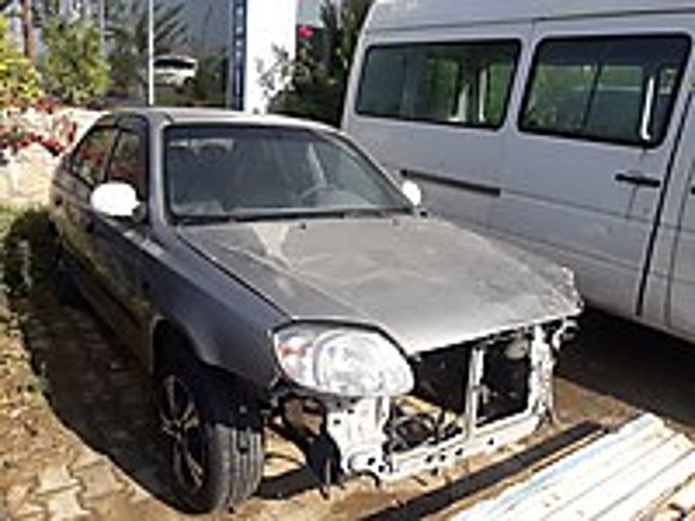 motor ve sol ön hasarlı Hyundai Accent 1.5 CRDi Admire